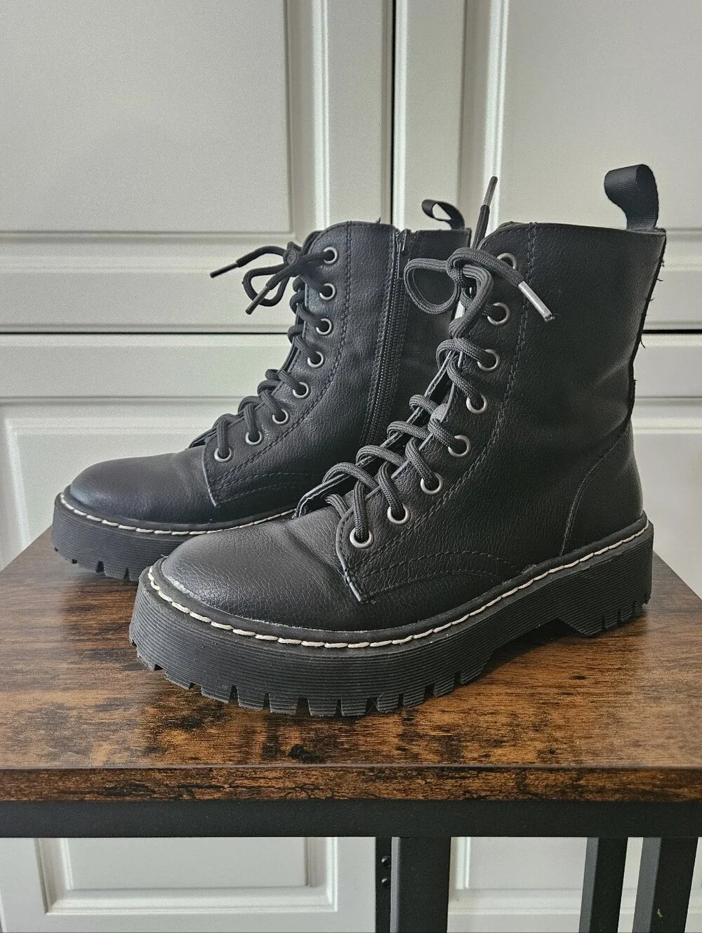 NWOB Sincerely Jules Grunge Goth Alternative Lug Sole Black Leather Combat Boots - Picture 1 of 7